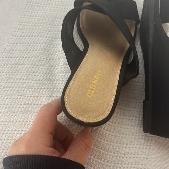 Old navy heels size 6.5 - Picture 4 of 4